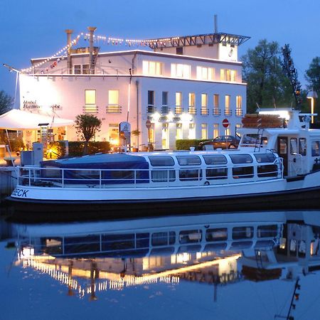 Hafenhotel Pommernyacht Ueckermunde Exterior photo