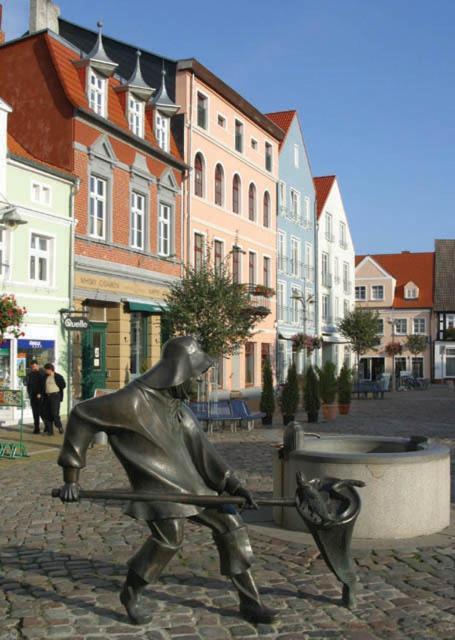 Hafenhotel Pommernyacht Ueckermunde Exterior photo