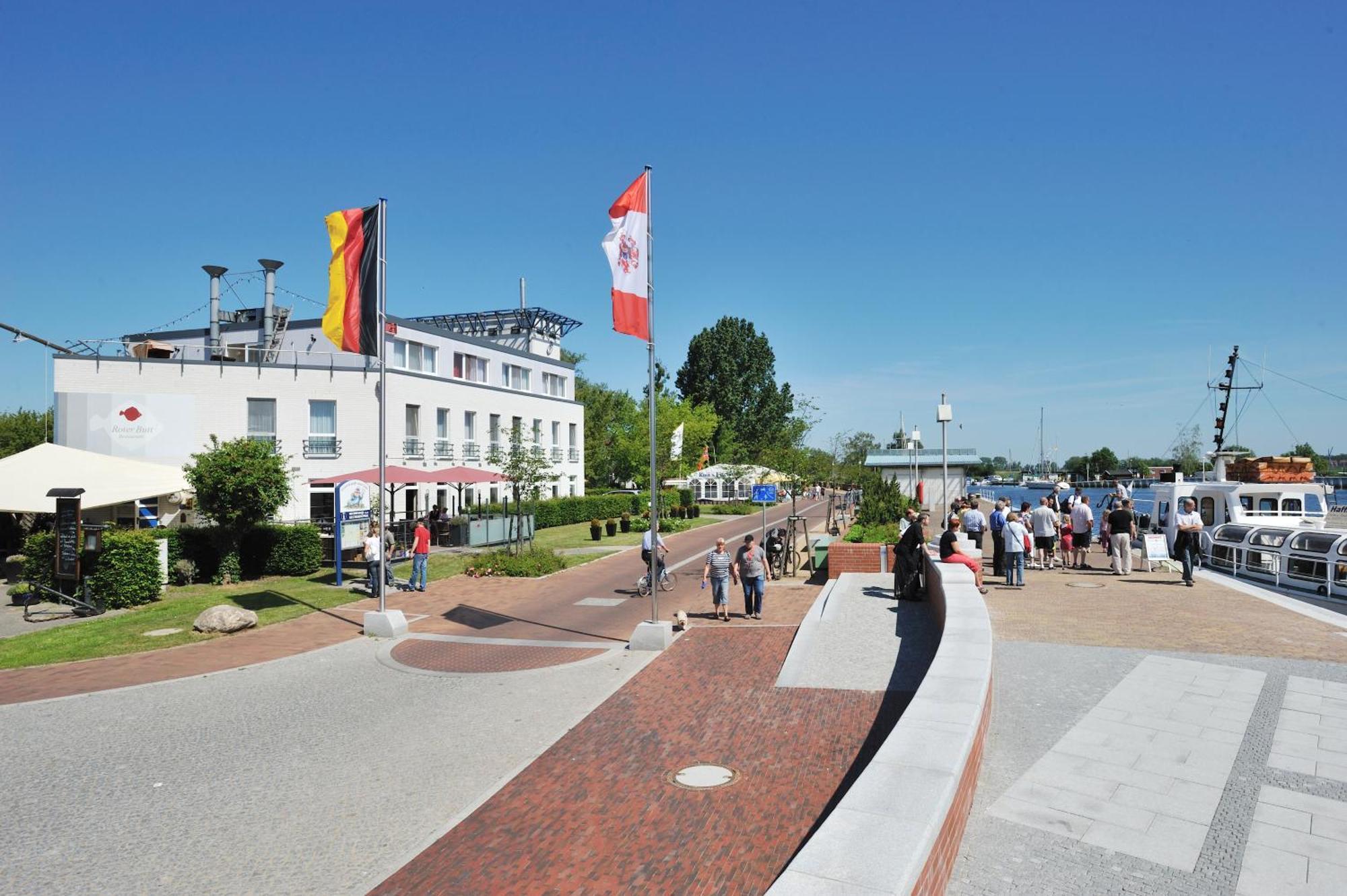 Hafenhotel Pommernyacht Ueckermunde Exterior photo